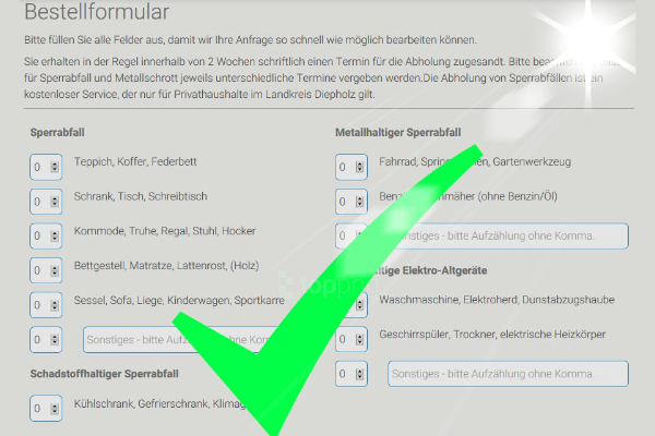 Plastikflasche schwimmt im Meer